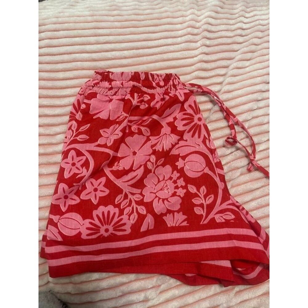 Francesca’s Pink & Red Floral Drawstring Shorts - Picture 2 of 6